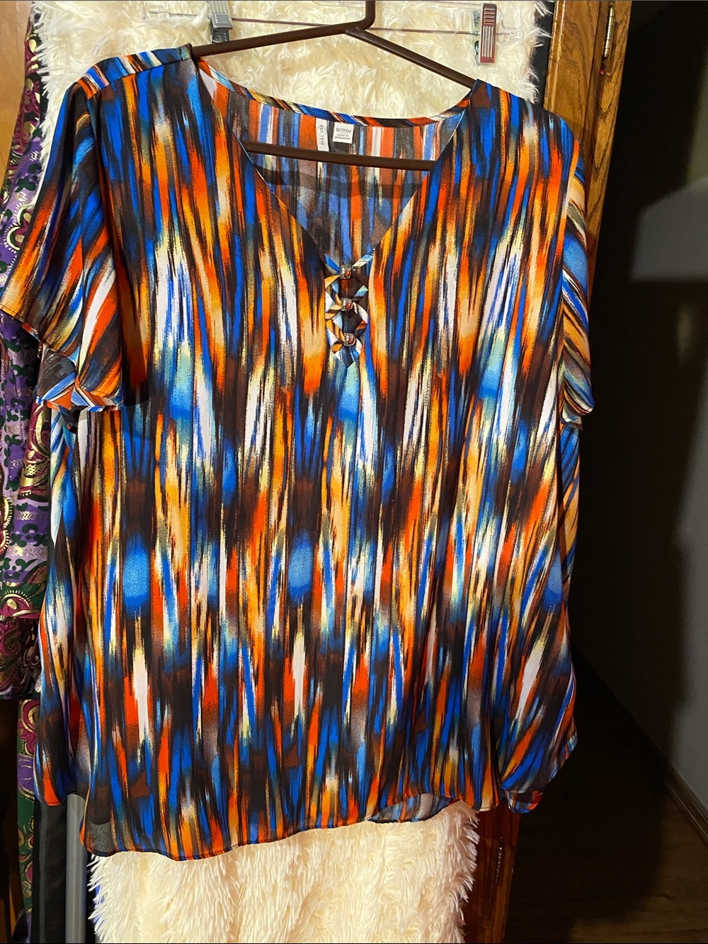 Women’s Cato Est. 1946 Abstract Ikat Lace-Up V-Neck Blouse. Size 18/20W